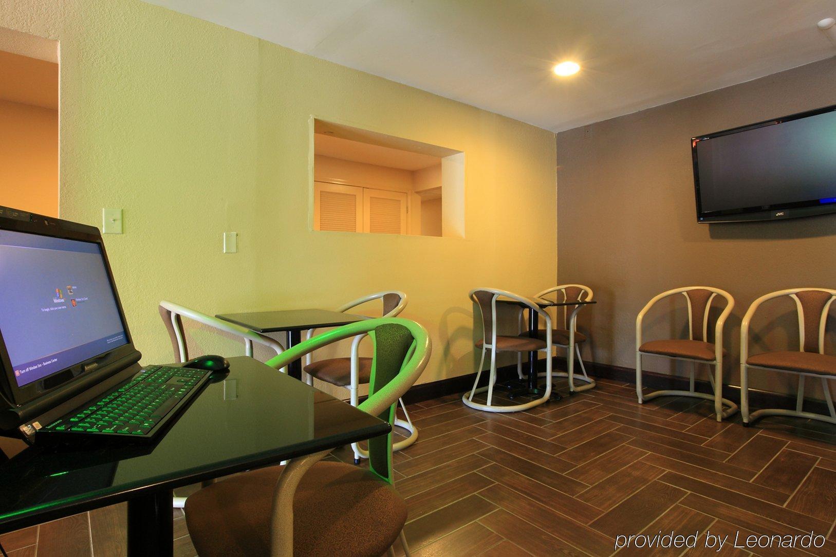 Red Roof Inn Raleigh North-Crabtree Mall-Lenovo Center Стая снимка