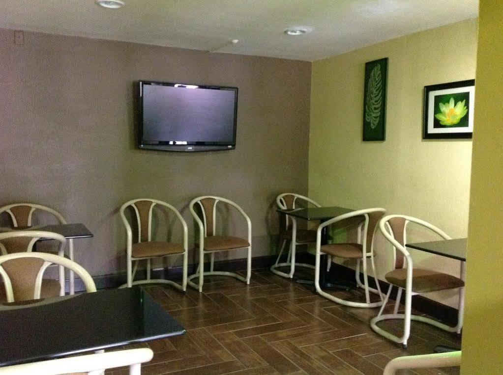 Red Roof Inn Raleigh North-Crabtree Mall-Lenovo Center Екстериор снимка
