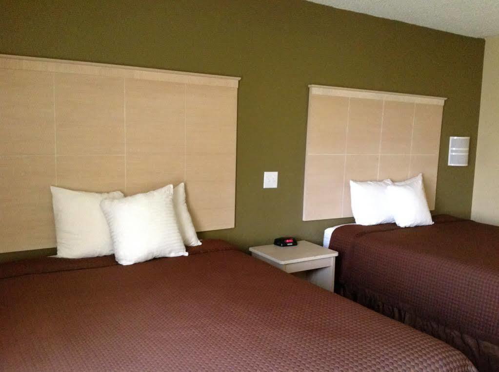 Red Roof Inn Raleigh North-Crabtree Mall-Lenovo Center Екстериор снимка