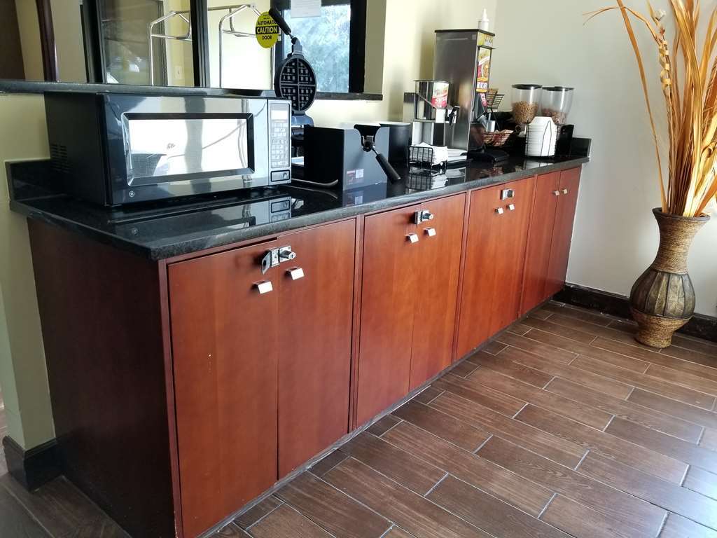 Red Roof Inn Raleigh North-Crabtree Mall-Lenovo Center Ресторант снимка