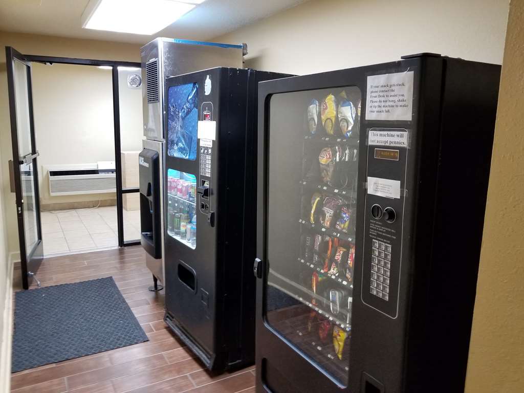 Red Roof Inn Raleigh North-Crabtree Mall-Lenovo Center Съоръжения снимка